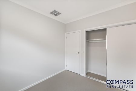 15 Buttercup Crescent, Armstrong Creek VIC 3217 - House For Rent | Domain - Photo 3