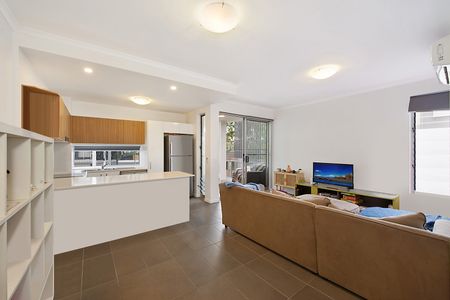 202/60 Hood Street, Sherwood QLD 4075 - Apartment For Rent | Domain - Photo 3