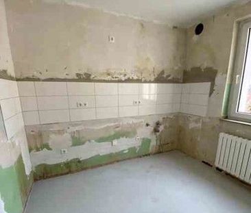 Familien aufgepasst: teilrenovierte günstige 3-Zimmer-Wohnung (WBS) - Photo 1