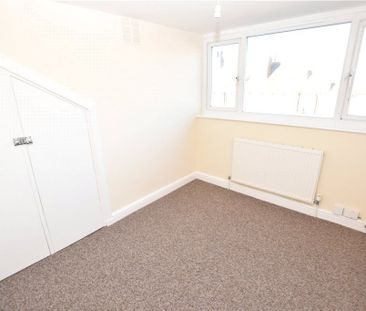 Room in a Shared House, Rombalds Grove, LS12 - Photo 2