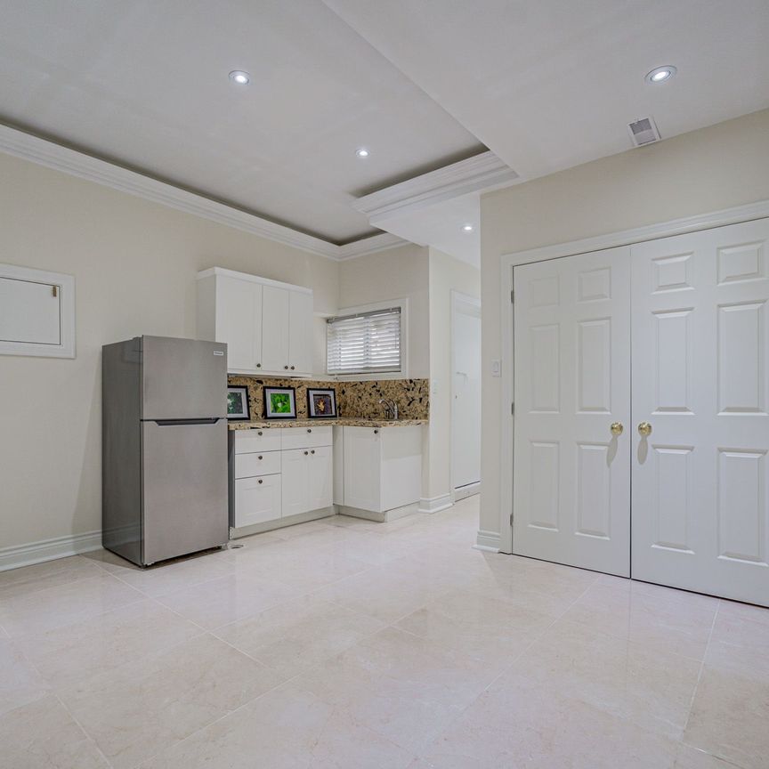 For Lease - 916 Manning Avenue Unit# Bsmt-R, Toronto, Ontario - Photo 1