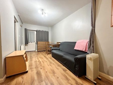 Studio Flat To Let - HP12 (INC ALL BILLS) - Photo 2