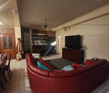 Highgate Hill - Photo 3