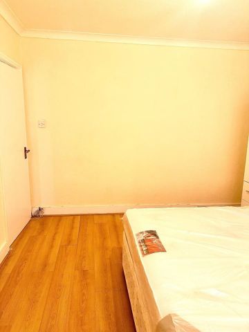 Room in a Shared Flat, Renters Avenue, NW4 - Photo 2