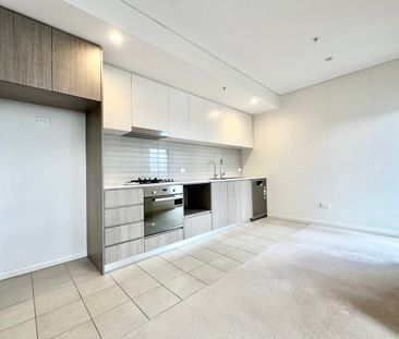 One Bedroom Apartment with sweeping views For Lease - Photo 2