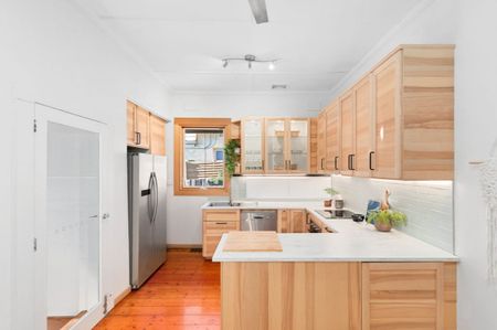 59 Comas Grove, Thornbury VIC 3071 - House For Rent | Domain - Photo 3