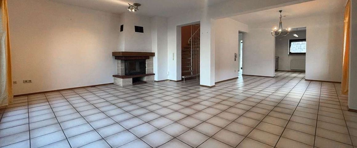 Steinwenden - DHH, 4 ZKB, EBK, 2 Bäder, Terrasse, Garten, Garage, Kamin - Foto 1