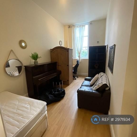 3 bedroom flat to rent - Photo 1