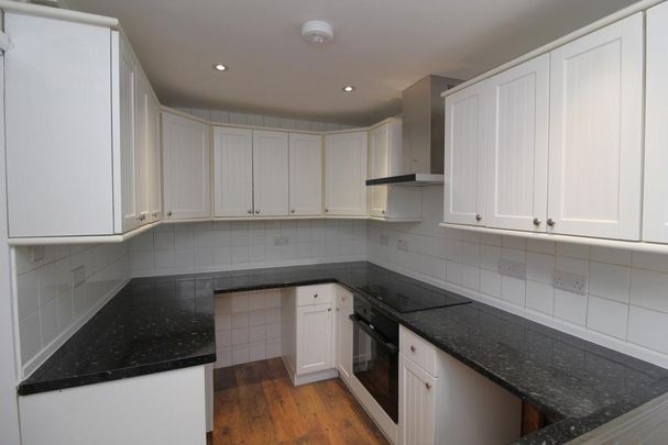 4 bedroom semi-detached house to rent - Photo 1