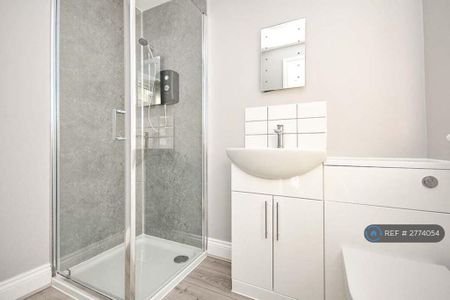 2 bedroom flat to rent - Photo 5