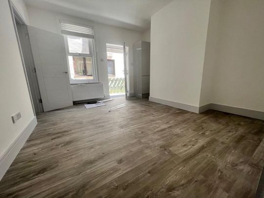 1 bedroom ground floor flat to rent - Photo 1