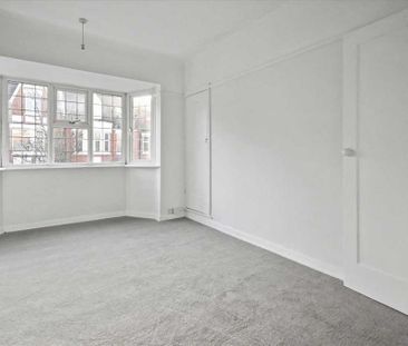 3 bedroom flat to rent - Photo 4