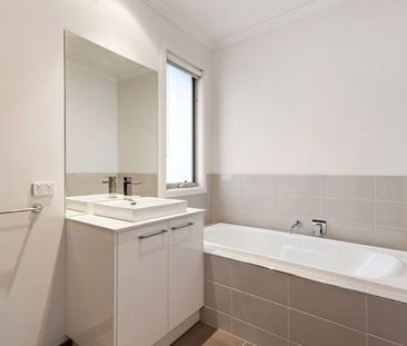 129 Martins Lane, Viewbank VIC 3084 - Photo 6