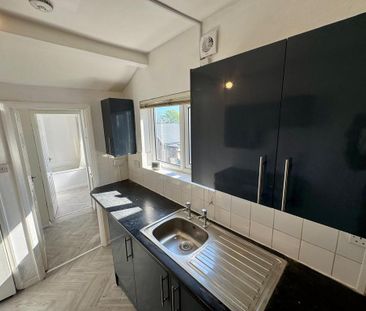 3 bedroom flat to rent - Photo 4