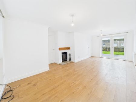 3 bedroom Semi-detached house to rent - Photo 4