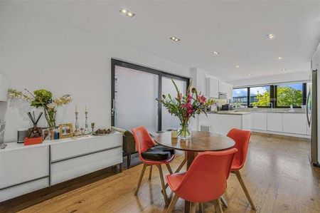 Golders Park Close, Golders Hill, NW11 - Photo 2