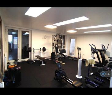 1 bedroom in a house share to rent - Photo 5