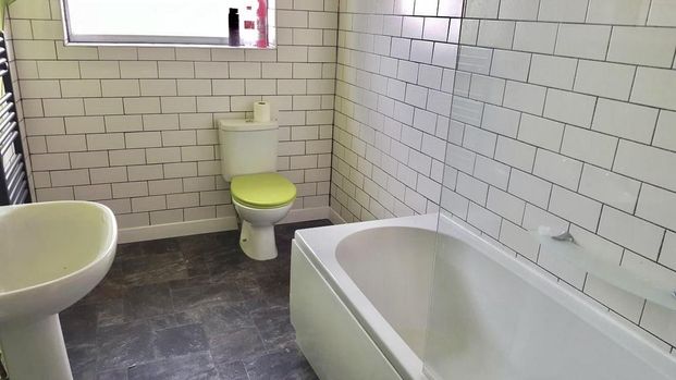 2 bedroom end of terrace house to rent - Photo 1