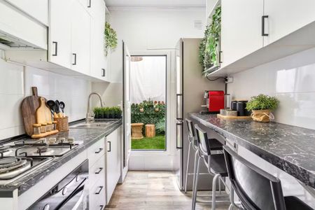 Carrer de Gaiarre, Barcelona, Catalonia 08014 - Photo 2