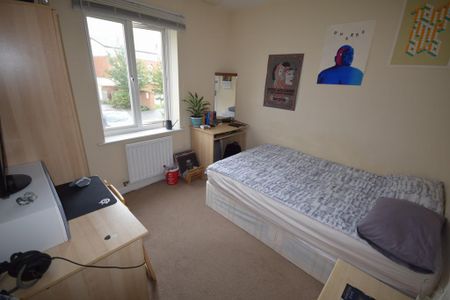 3 bedroom flat to rent - Photo 2