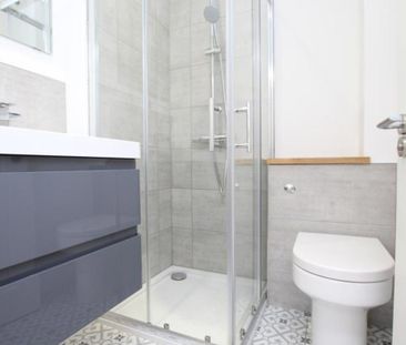 A lovely studio flat located on Gloucester Road close to various sh... - Photo 3