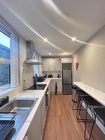 Room 3, 34 Woodvale Avenue, Belfast, BT13 3EW - Photo 3