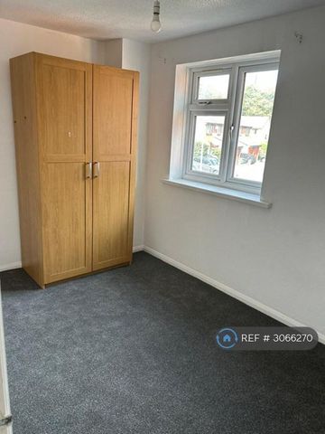 2 bedroom end of terrace house to rent - Photo 2