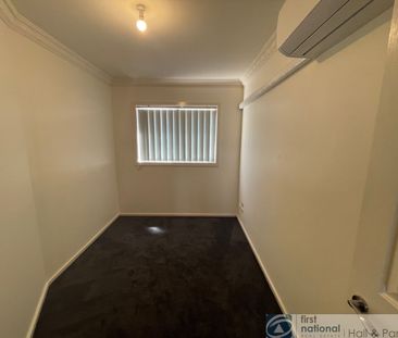 SPACIOUS 3 BEDROOM TOWNHOUSE - Photo 4