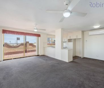 Beachfront Ground Floor Apartment with Courtyard - Photo 6