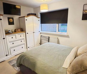 3 bedroom semi-detached bungalow to rent - Photo 5