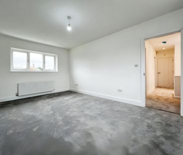 4 bed detached house to rent in Foxdell Way, Gerrards Cross, SL9 - Photo 2