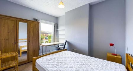 1 bedroom in a house share to rent - Photo 2