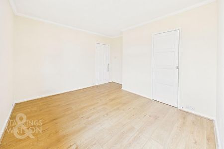 3 bedroom semi-detached house to rent - Photo 4
