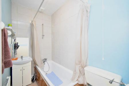 3 Bed Terraced House, Warwick Street, LE3 - Photo 4