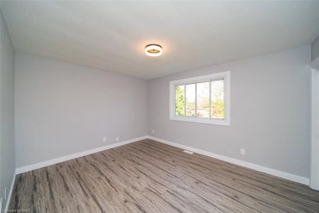 For Lease - 6712 Winston Street, Niagara Falls, Ontario - Photo 4