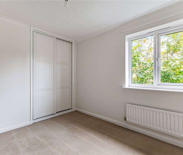 Detached family house, with double garage, in desirable location - Photo 6