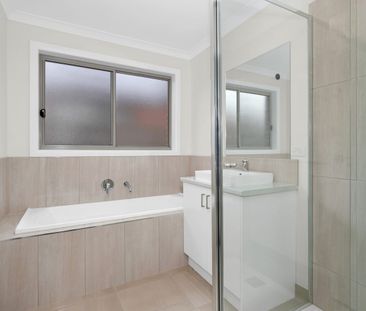 LARGE 4 BEDROOM HOME WITH 2 LIVING AREAS IN PRIME ALFREDTON LOCATION - Photo 1