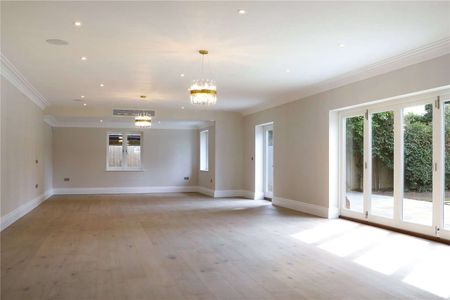 A magnificent, detached, new build, family home of over 9,000 sqft, spread over four floors. - Photo 5