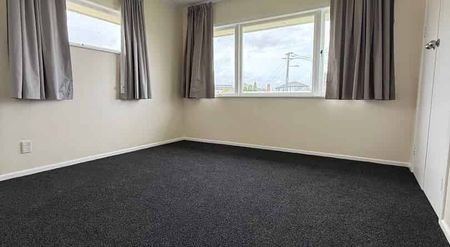 Freshly Updated Family Home – Close to Westfield Manukau & Motorways - Photo 3