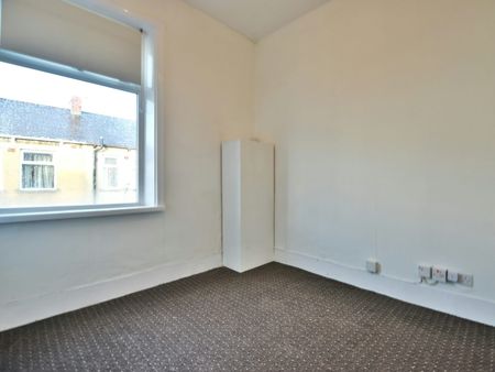 Terraced House to rent on - Photo 5