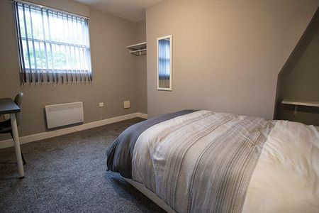 3 bedroom flat to rent - Photo 4