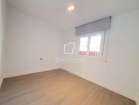 Recently renovated apartment with lovely sea views for rent in Malagueta - Photo 4