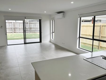 20 Flame Tree Road, Cotswold Hills QLD 4350 - House For Rent | Domain - Photo 4