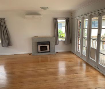 Classic three Bedroom family home - Photo 2