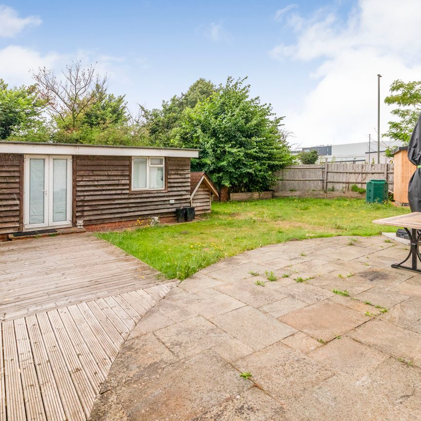 1 bedroom room to rent Milton Drive, TW17 - Photo 1