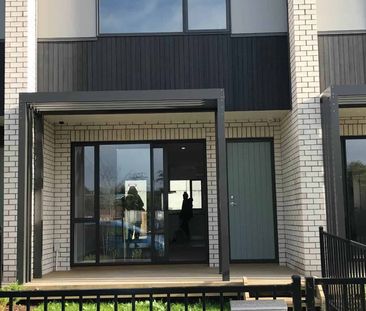 Modern 3-Bedroom Townhouse in a Fantastic Te A... - Photo 4
