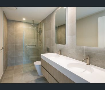 Waterfront Apartment with Contemporary Design Features - Photo 3