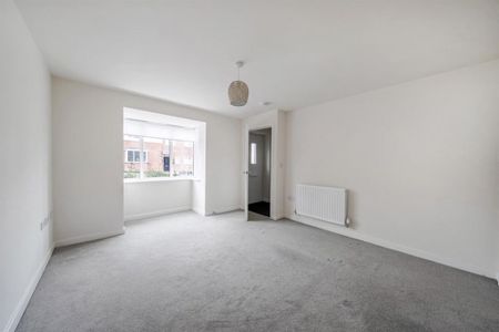 4 bedroom semi-detached house to rent - Photo 2