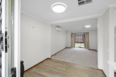 NEAT TWO BEDROOM UNIT IN PRIME LOCATION LAKE WENDOUREE! - Photo 3