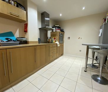 Porto House, Century Wharf, Cardiff Bay - Photo 3
